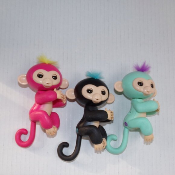 3 Fingerlings Monkeys Interactive Work Pink Black Green - Picture 13 of 13